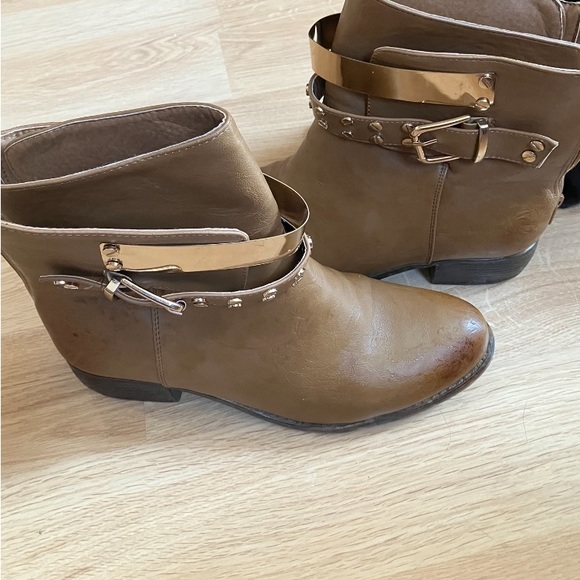 BUCCO anklet boots embossed with good ware and studs 8.5 - Picture 2 of 7
